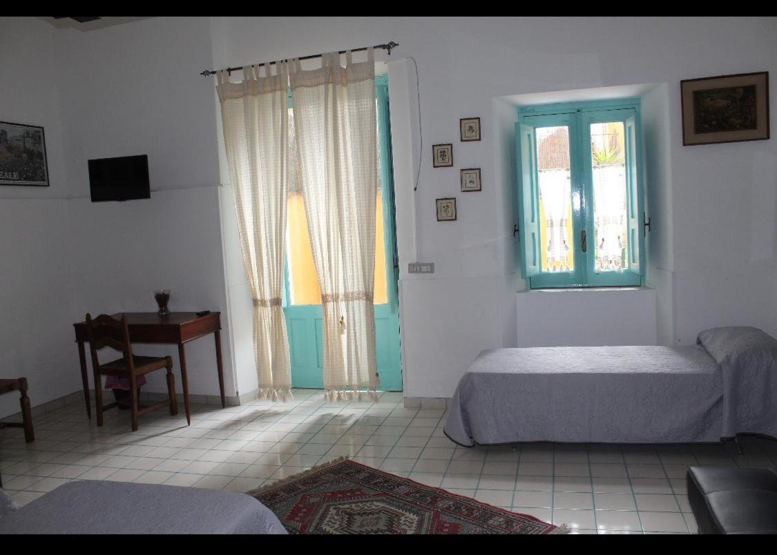 Le Chiazzette Bed & Breakfast Ачиреале Екстериор снимка