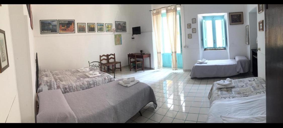 Le Chiazzette Bed & Breakfast Ачиреале Екстериор снимка